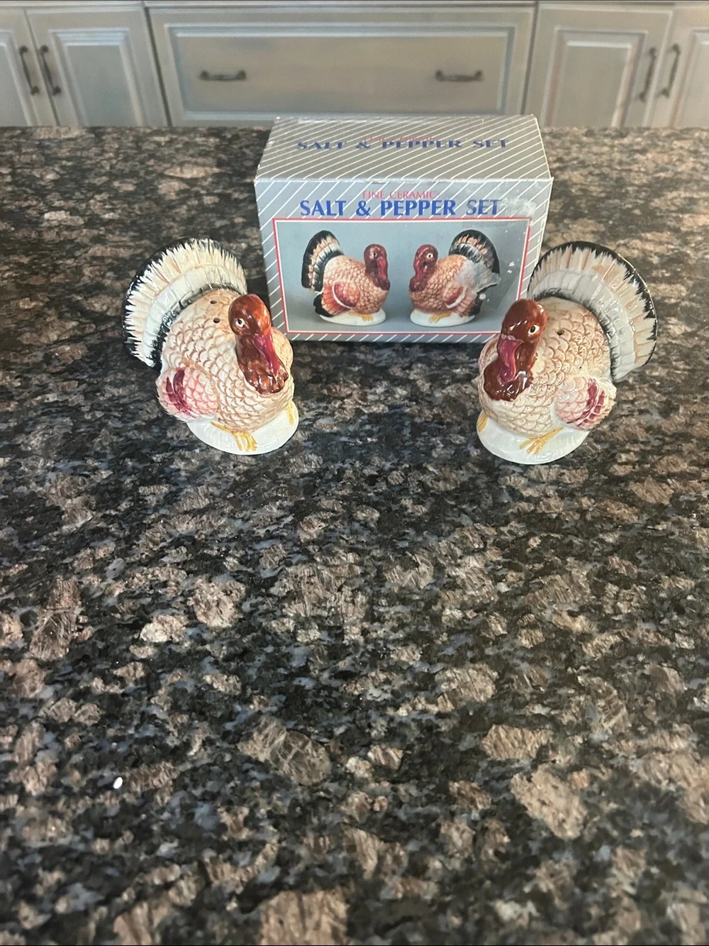 VINTAGE FINE CERAMIC TURKEY SALT& PEPPER SHAKERS NWT